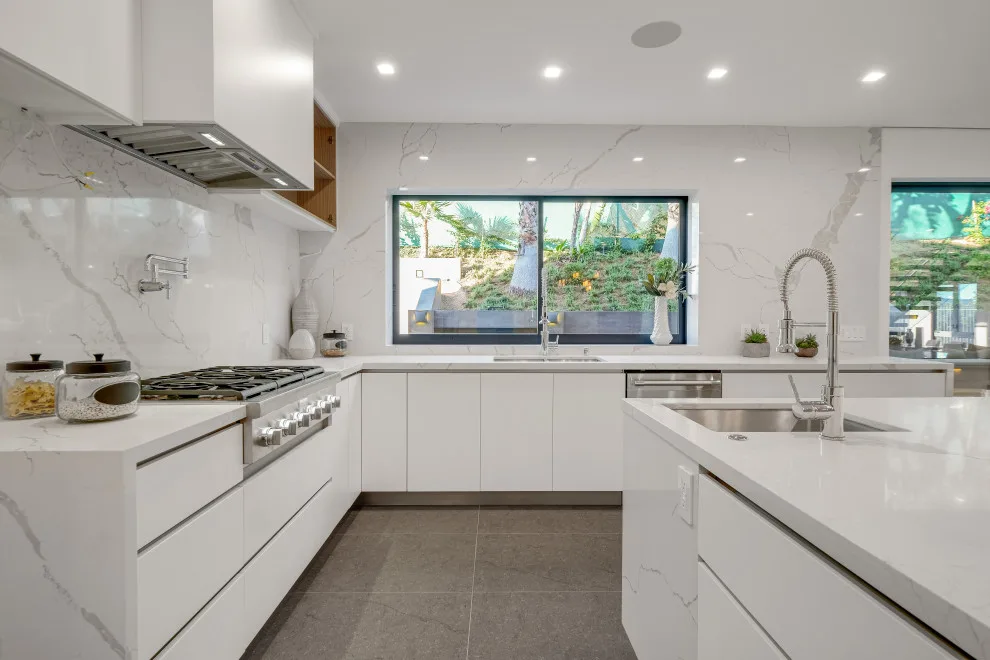 Contemporary Home on Mount Olympus by Diditan Group Inc. - Photo 5