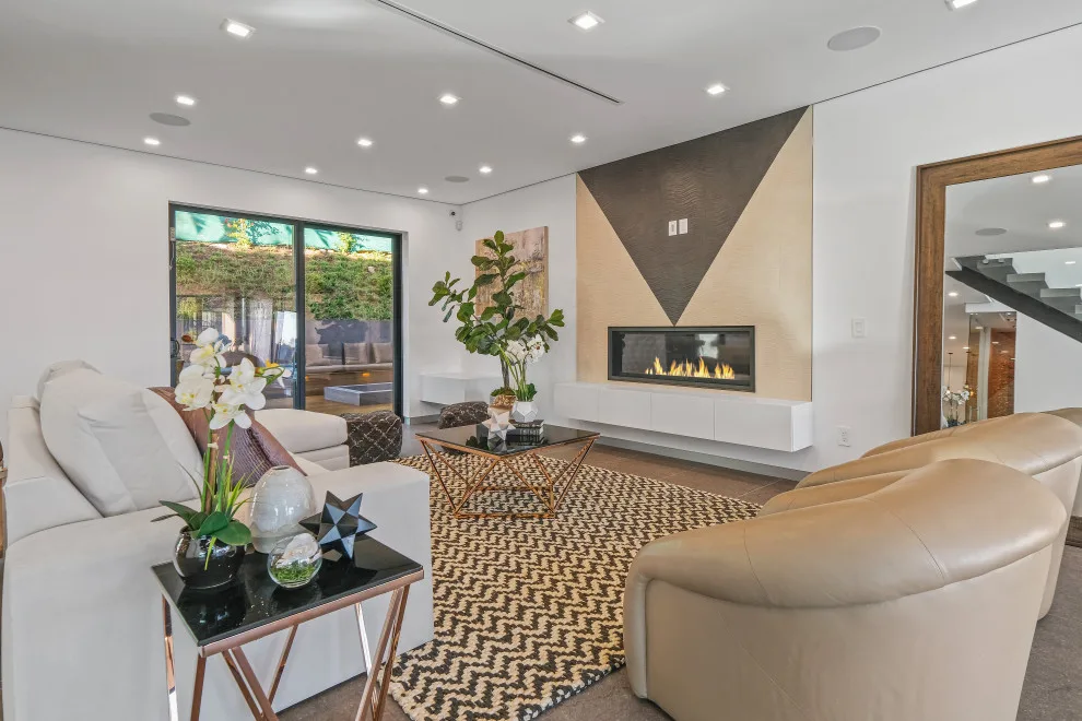 Contemporary Home on Mount Olympus by Diditan Group Inc. - Photo 6