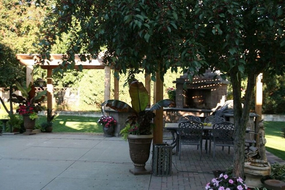 Backyard Kitchen - South Bend by Kuert Outdoor Living - Photo 12