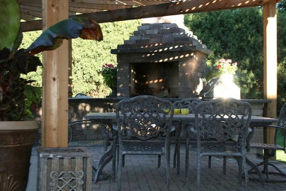 Backyard Kitchen - South Bend by Kuert Outdoor Living - Photo 9