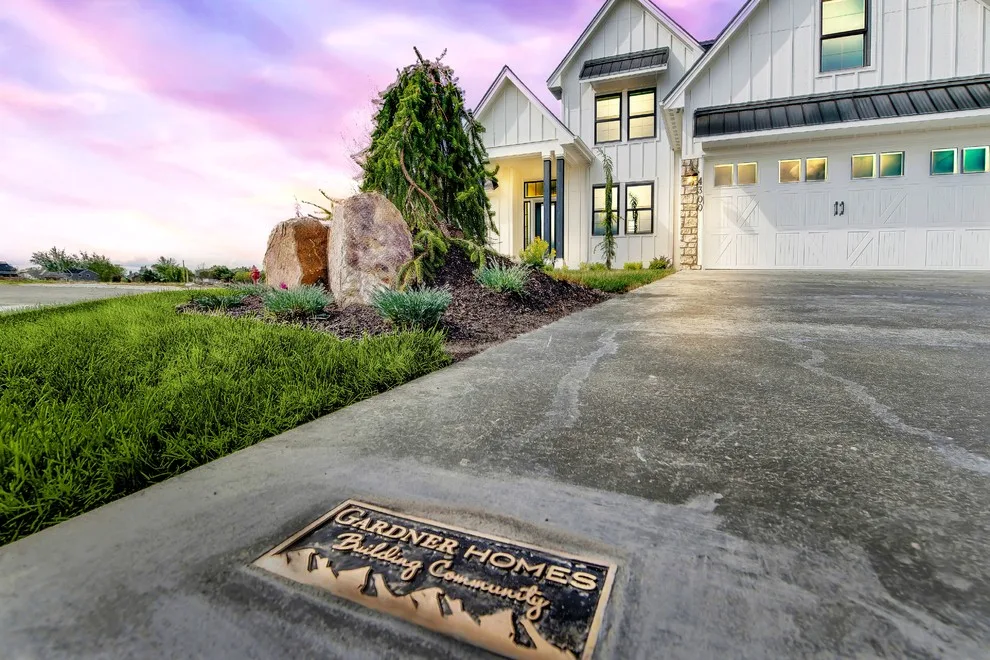 Contemporary Farmhouse 2016 Spring Parade Champion by Gardner Homes - Photo 9
