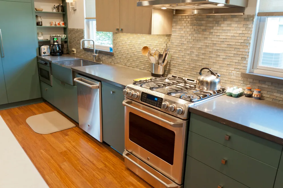 Meyerland Contemporary Kitchen by Crafted Custom Homes + Renovations - Photo 3