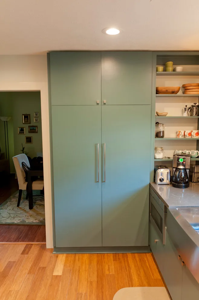 Meyerland Contemporary Kitchen by Crafted Custom Homes + Renovations - Photo 4