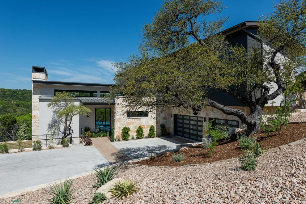 Contemporary Tailored Residence Austin by Camelot Custom Homes Inc. - Photo 3