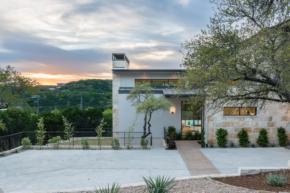 Contemporary Tailored Residence Austin by Camelot Custom Homes Inc. - Photo 2