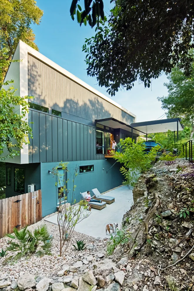 Contemporary Tailored Residence Austin by Camelot Custom Homes Inc. - Photo 7