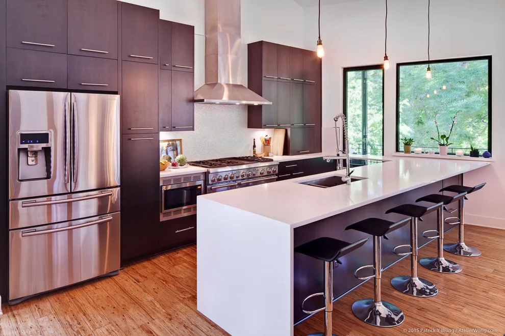 Contemporary Tailored Residence Austin by Camelot Custom Homes Inc. - Photo 3