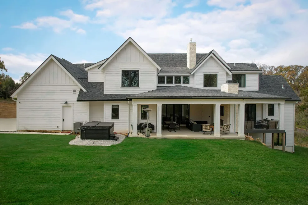 Contemporary Farmhouse Bespoke by Homoly Design + Build - Photo 29