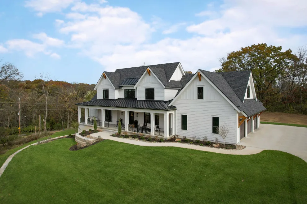 Contemporary Farmhouse Bespoke by Homoly Design + Build - Photo 3