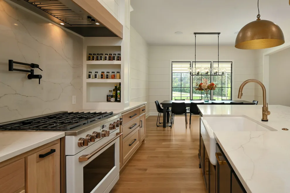Contemporary Farmhouse Bespoke by Homoly Design + Build - Photo 13