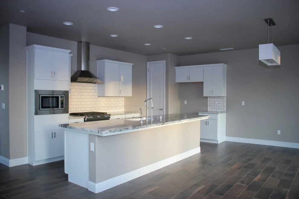 Contemporary Kitchen by G.J. Gardner Homes Fresno/Kingsburg - Photo 2