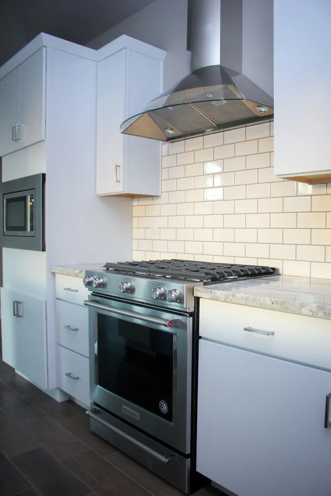 Contemporary Kitchen by G.J. Gardner Homes Fresno/Kingsburg - Photo 3