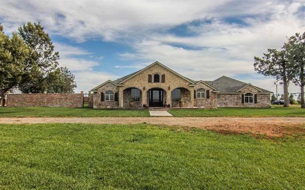 Muleshoe Outdoor Areas by 3 Bar Custom Homes LLC - Photo 4