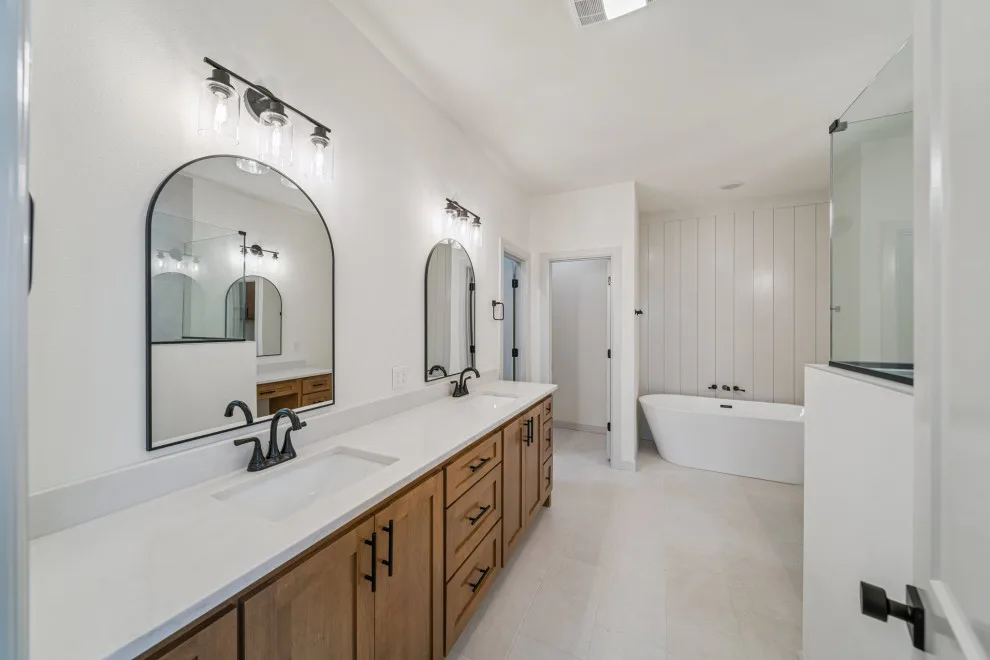 Bespoke Home Mounds Oklahoma by Mahogany Homes - Photo 36