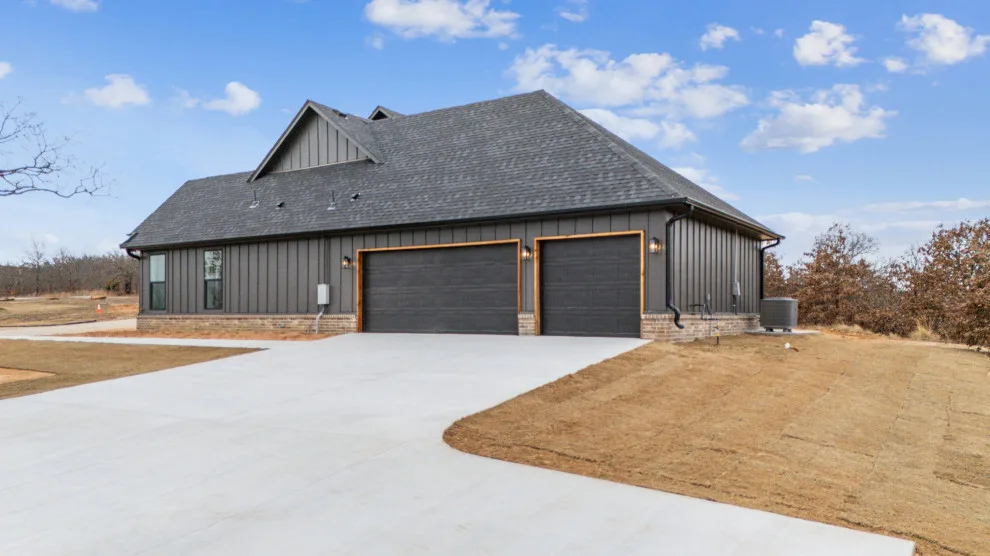 Bespoke Home Mounds Oklahoma by Mahogany Homes - Photo 3