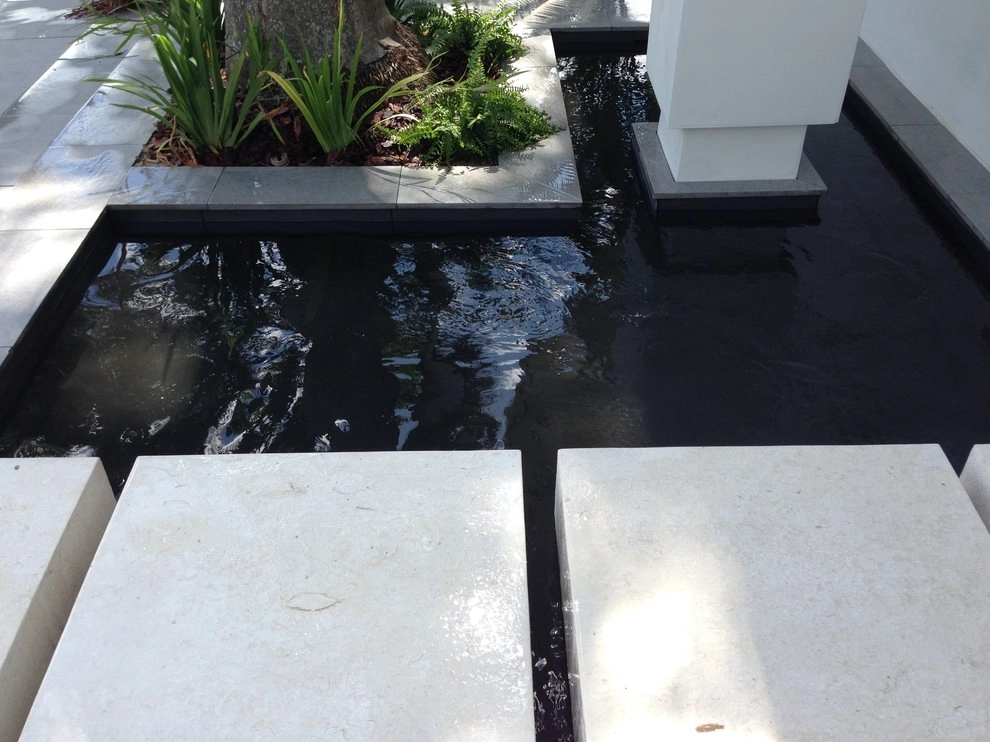 Fort Lauderdale Canal Residence by LandFluent Landscape Architecture - Photo 2