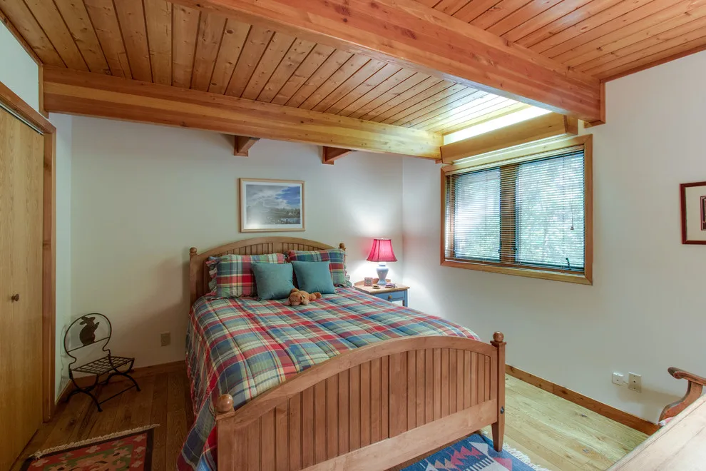 Charming New Residence by CHL Contractors Inc. - Photo 18