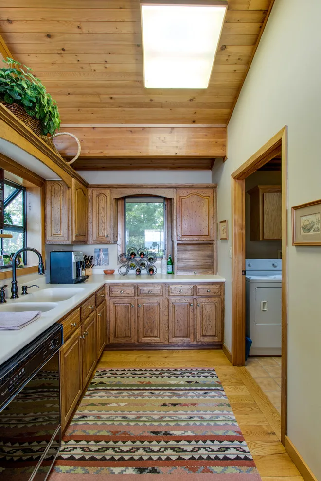 Charming New Residence by CHL Contractors Inc. - Photo 27