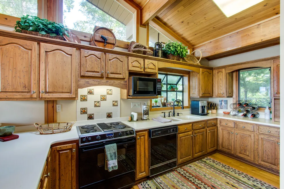 Charming New Residence by CHL Contractors Inc. - Photo 36