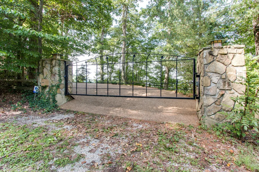Charming New Residence by CHL Contractors Inc. - Photo 12