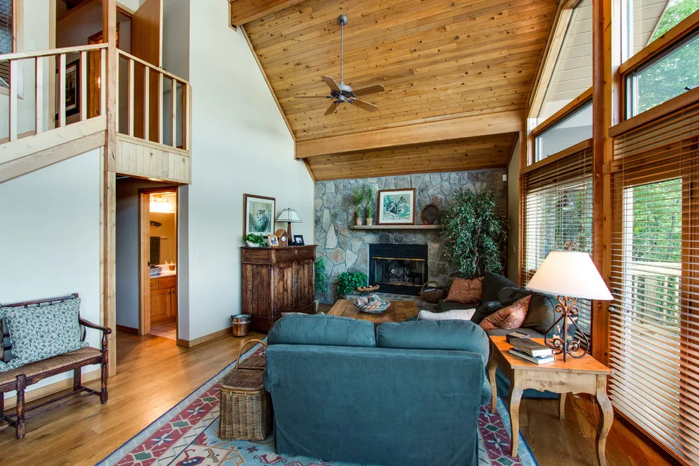 Charming New Residence by CHL Contractors Inc. - Photo 33
