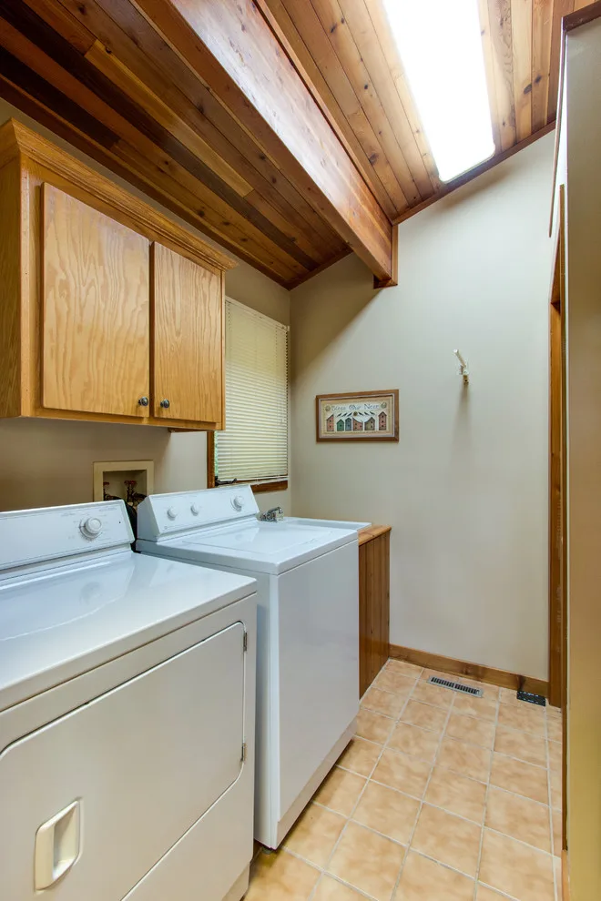Charming New Residence by CHL Contractors Inc. - Photo 3