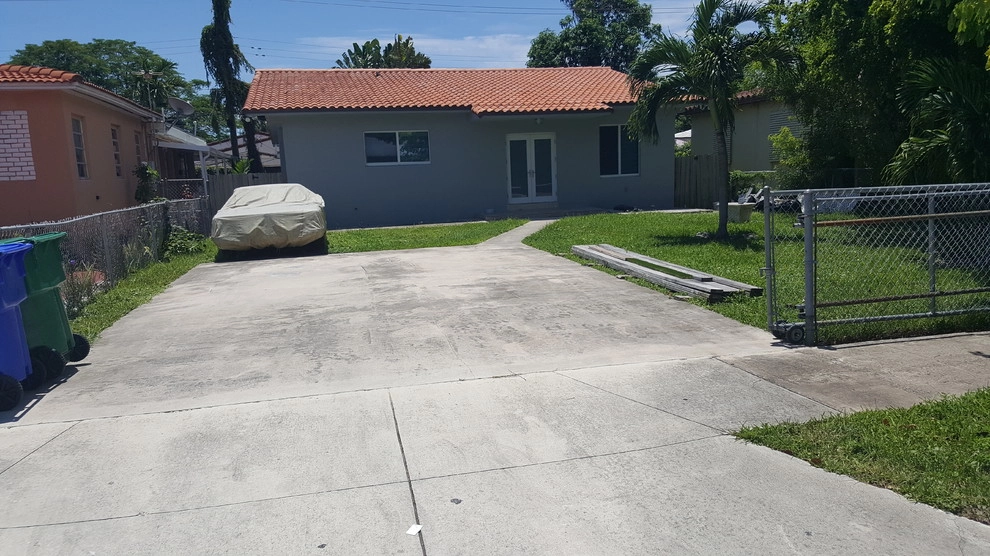 Outdoor Kitchen and Driveway by Amazing Outdoors Miami - Photo 13