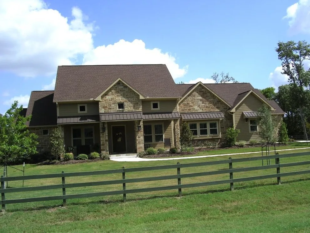 Outdoor Imagery by Arrow Custom Homes, Inc. - Photo 8