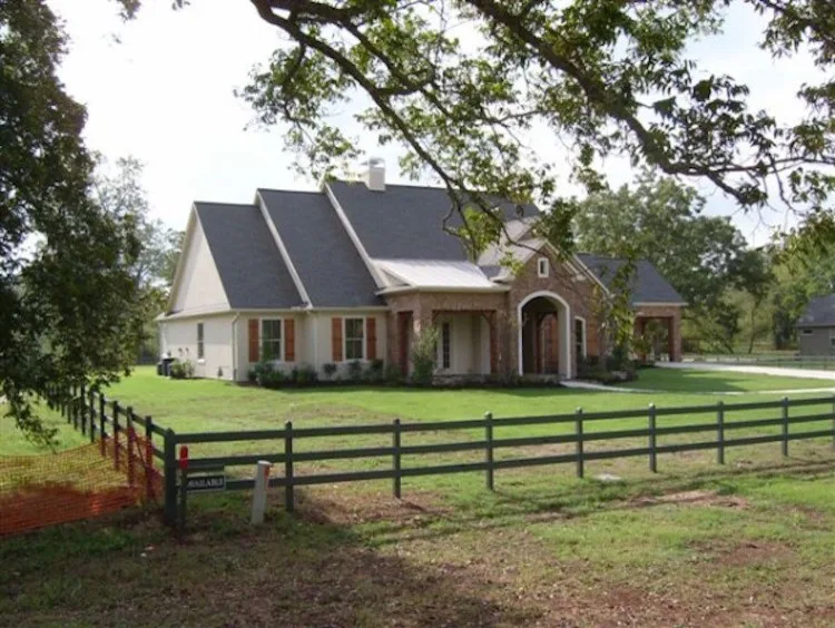 Outdoor Imagery by Arrow Custom Homes, Inc. - Photo 2