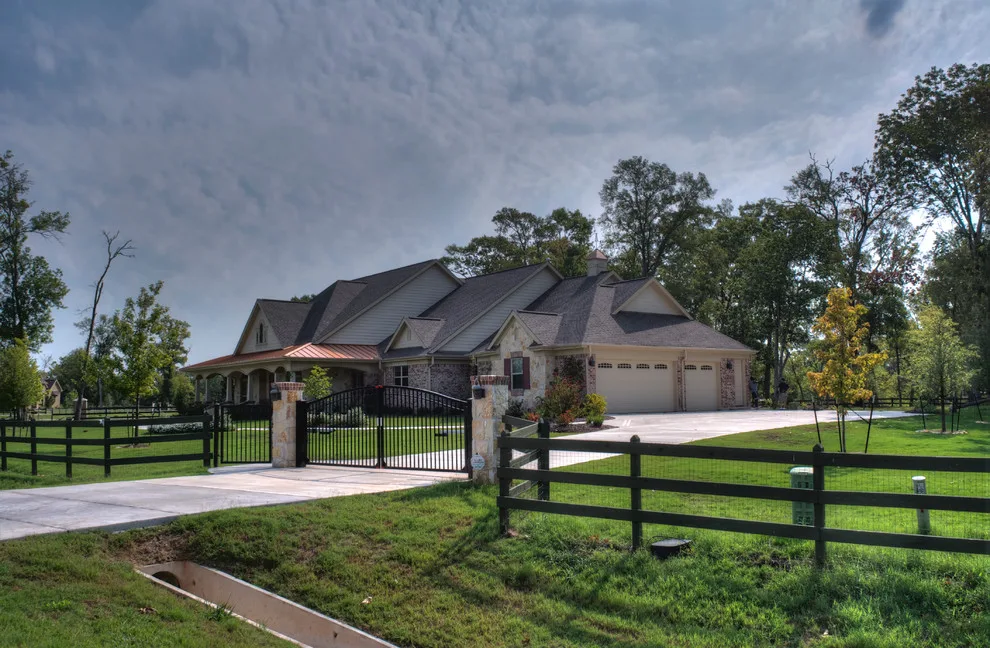Outdoor Imagery by Arrow Custom Homes, Inc. - Photo 13