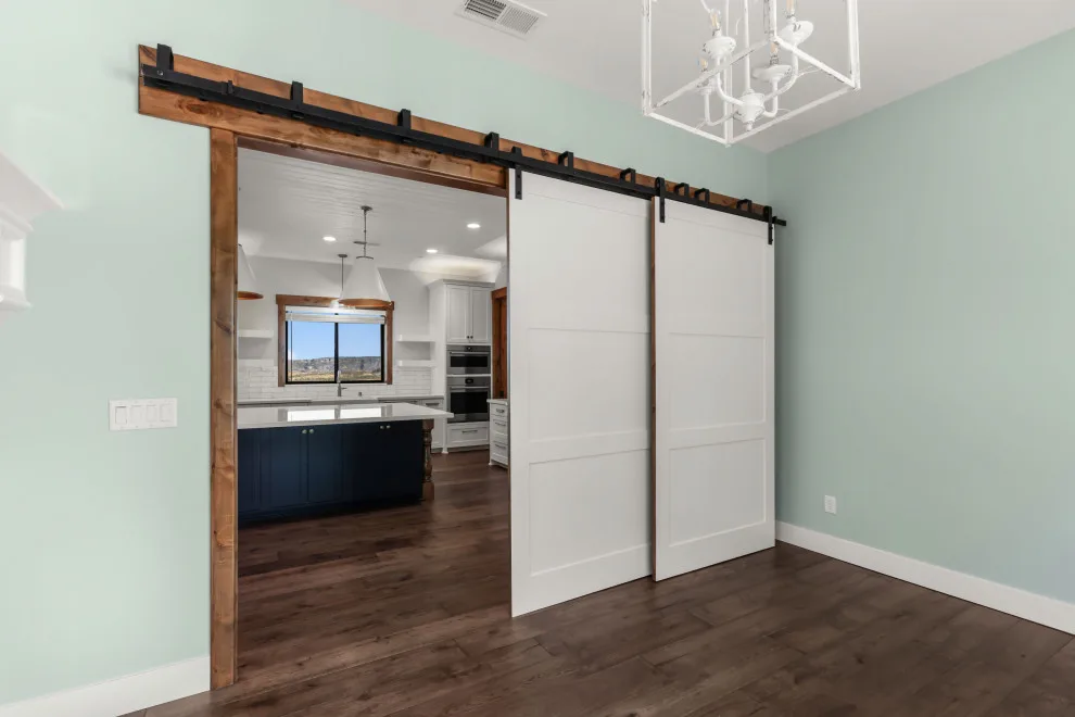 Modern Residence by Trilogy Construction, Inc. - Photo 6