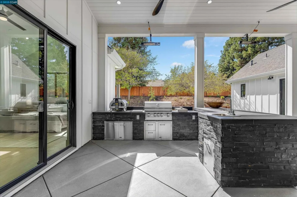 Outdoor Kitchens by REI Signature Homes Inc. - Photo 3