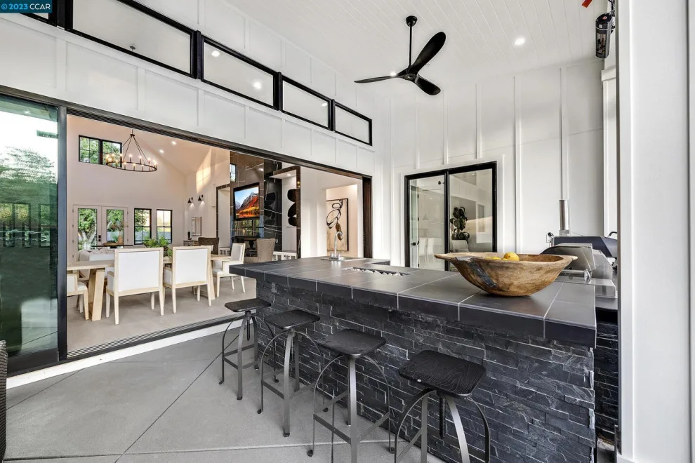 Outdoor Kitchens by REI Signature Homes Inc. - Photo 2