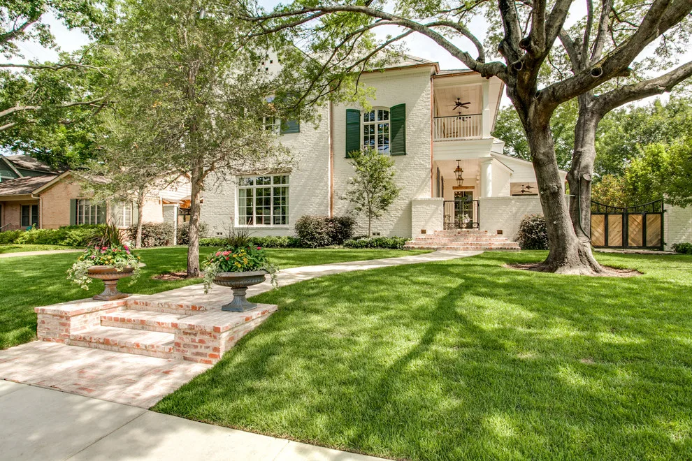 Southern Charm in Park Cities Residence by Hawkins-Welwood Homes - Photo 5