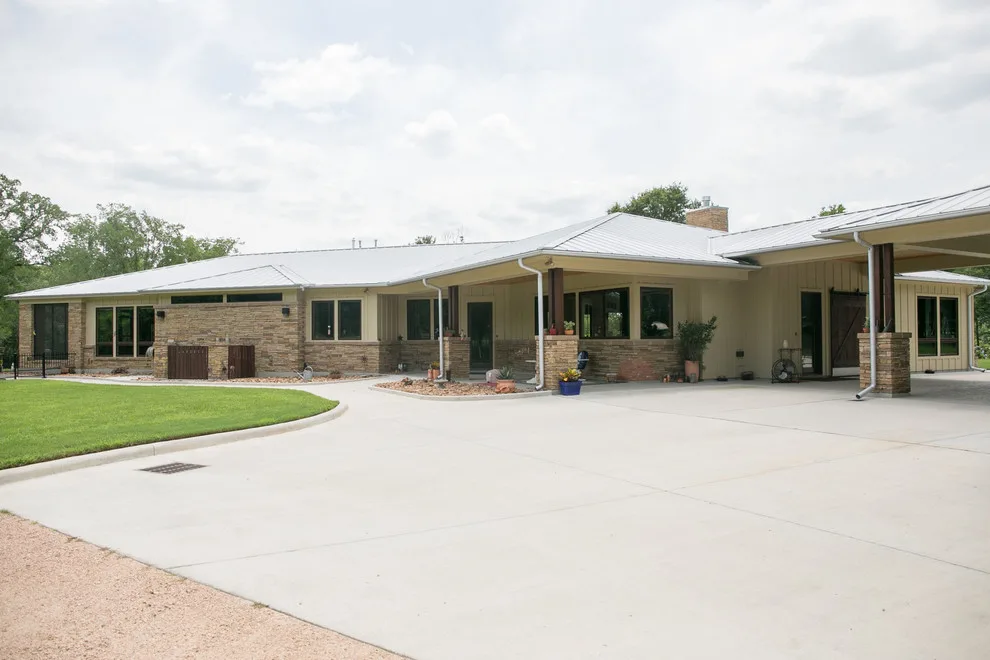 Contemporary Prairie by J.W. Neathery Custom Home Craftsman - Photo 15