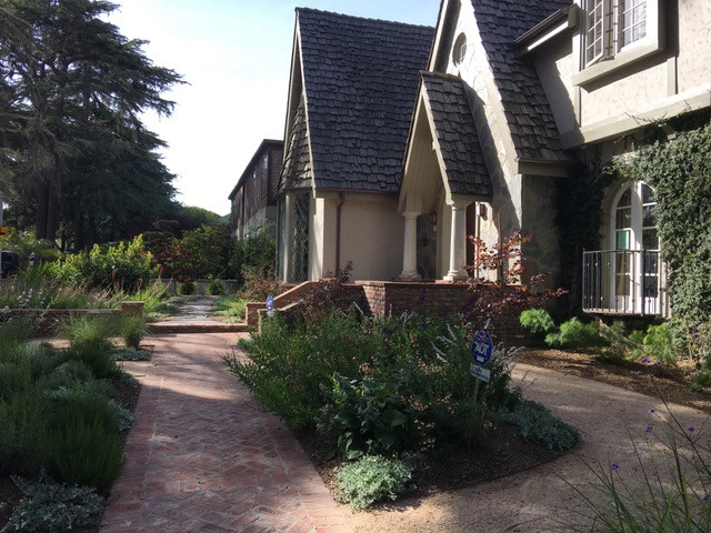 Lauri Burrier Garden Design Inc. - Photo 4