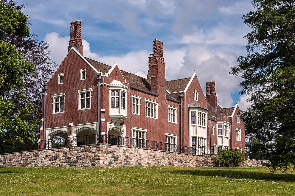 Hilltop Manor by Hobbs INC - Photo 3