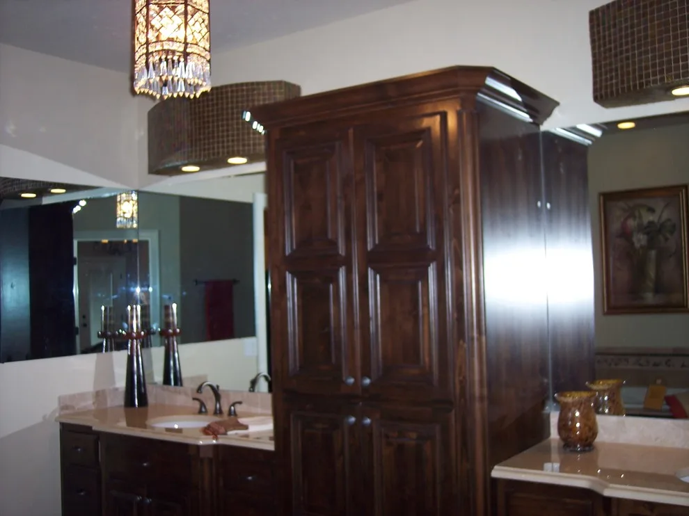 Exhibit Residence by Denton Contractors LLC. - Photo 4