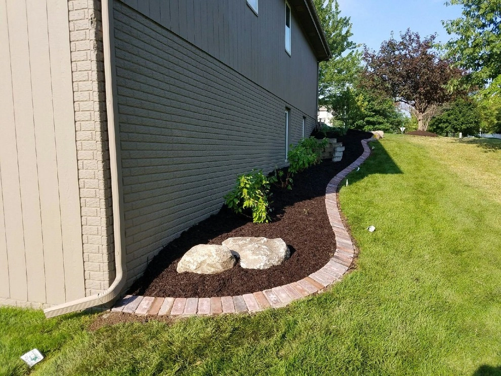 Landscape beds by Amerilawn - Photo 5
