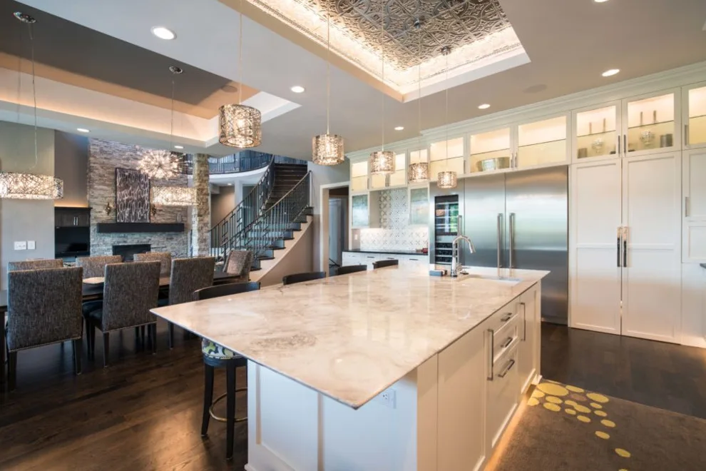 Contemporary and Transitional Bespoke Home by Bloomfield Custom Homes - Photo 16