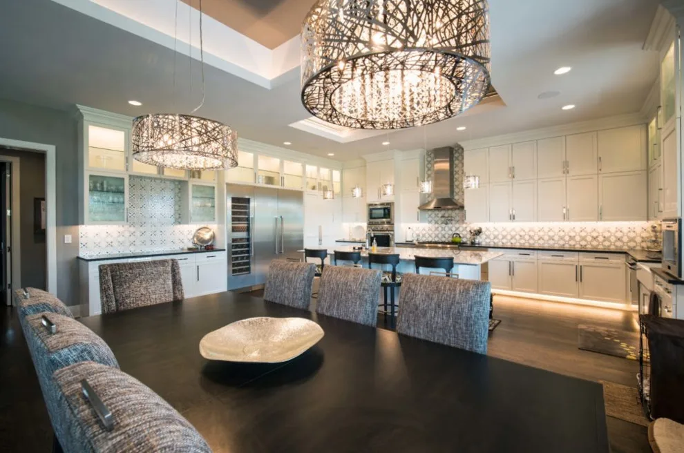 Contemporary and Transitional Bespoke Home by Bloomfield Custom Homes - Photo 5