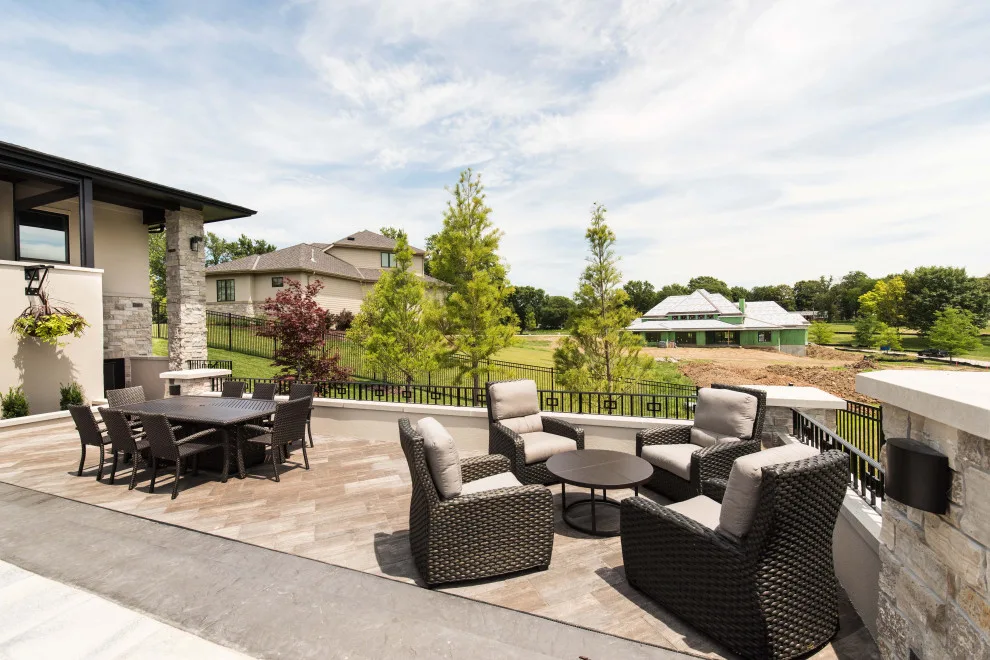 Contemporary and Transitional Bespoke Home by Bloomfield Custom Homes - Photo 12