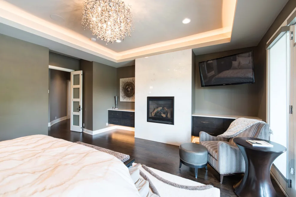 Contemporary and Transitional Bespoke Home by Bloomfield Custom Homes - Photo 25