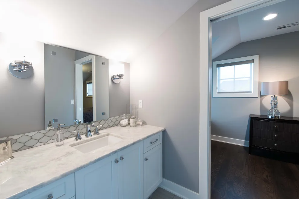 Contemporary and Transitional Bespoke Home by Bloomfield Custom Homes - Photo 26