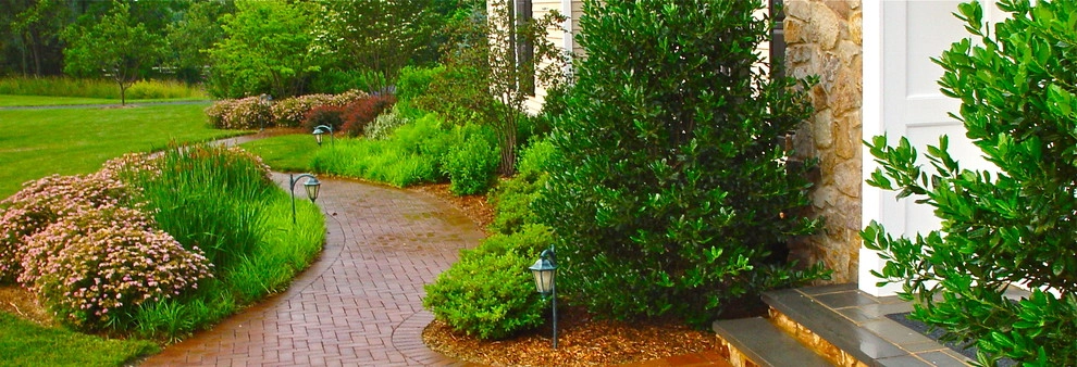 Curb appeal by Liquidscapes - Photo 2