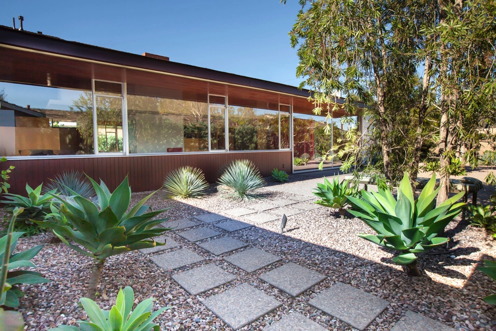Neutra: Hafley House by Lisa Gimmy Landscape Architecture - Photo 5