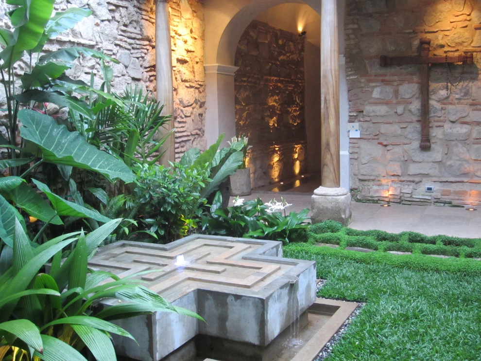 Courtyard in Antigua by Lisa Gimmy Landscape Architecture - Photo 2