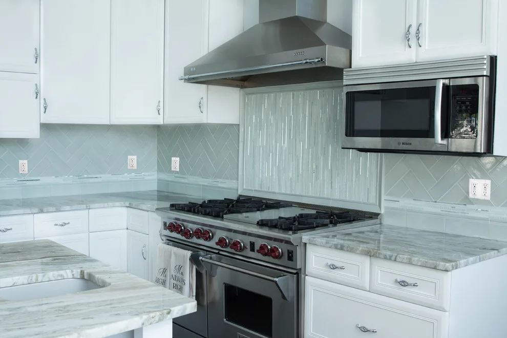 Perrysburg Ohio glass tile backsplash by Midwest Mosaic, Inc. - Photo 4
