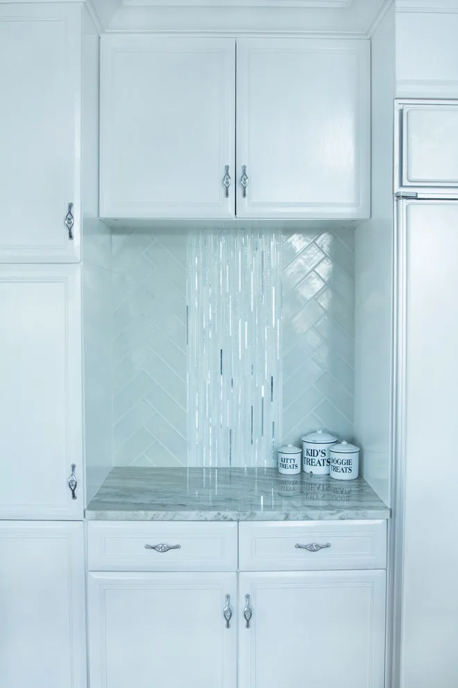 Perrysburg Ohio glass tile backsplash by Midwest Mosaic, Inc. - Photo 3