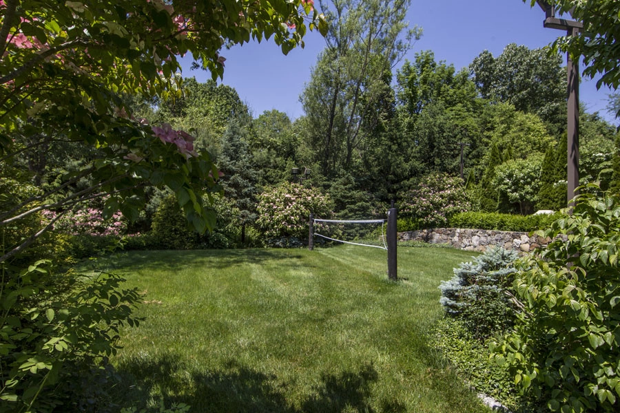 Hillside Retreat by Louis Fusco Landscape Architects - Photo 12